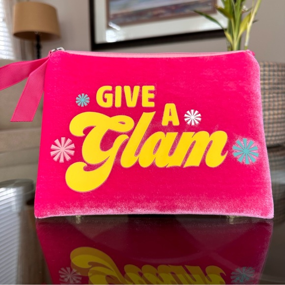 Benefit Give A Glam Makeup Travel Bag NEW! - Picture 3 of 9